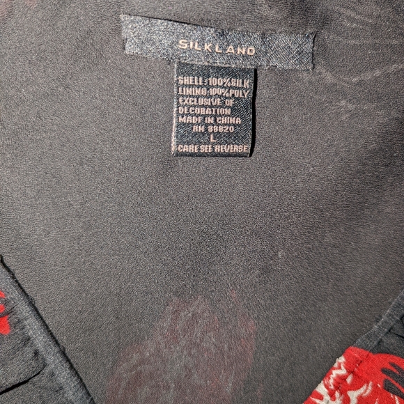 Silklano blouse lined inside. has bell sleeves ... Thin but not see thru..size L - Picture 2 of 2